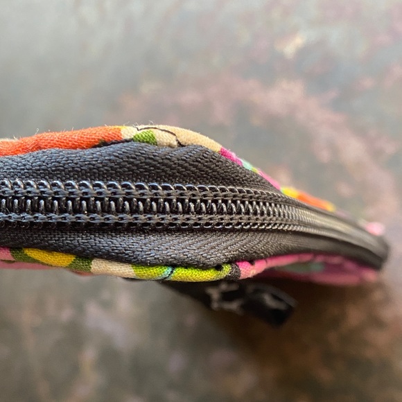 Vera Bradley Va Va Bloom Pattern (Retired) Zip-Around Quilted Wallet/Wristlet - Picture 10 of 16